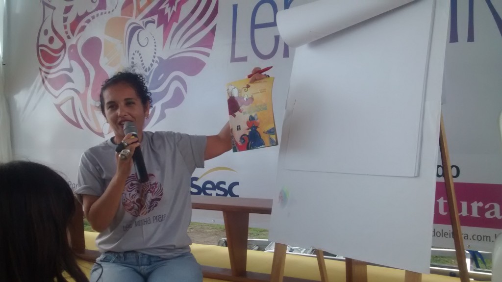 Ddaniela Aguilar apresentou o livro No Reino de Bilinguindone