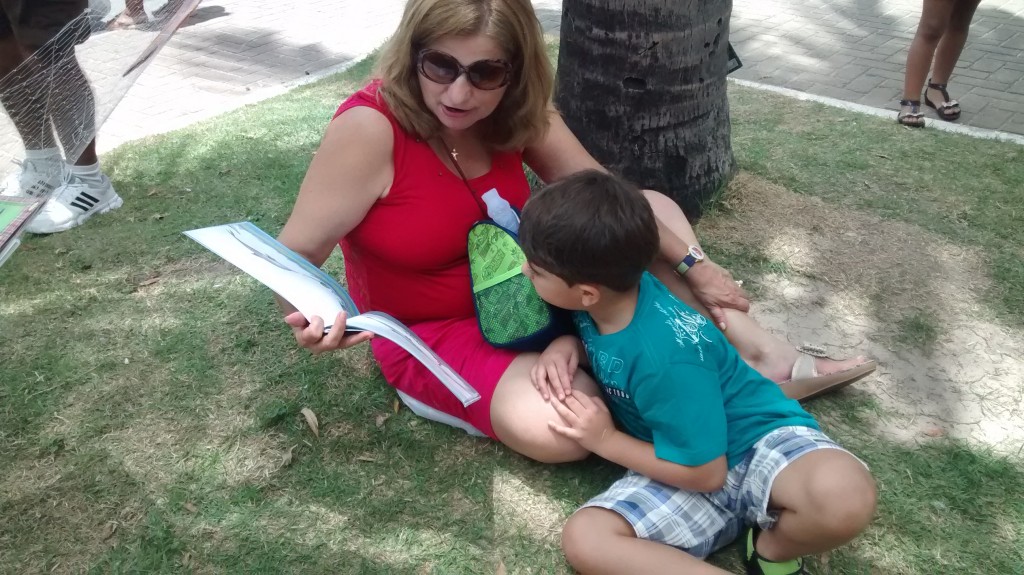 Adultos e crianças compartilharam leituras à vontade