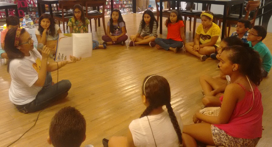 Crianças participaram de bate-papo com autoras, criaram e recontaram histórias em oficina realizada na Livraria Leitura Maceió