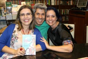 Claudia Lins e os autores Jonas Ribeiro e Simone Cavalcante em SP